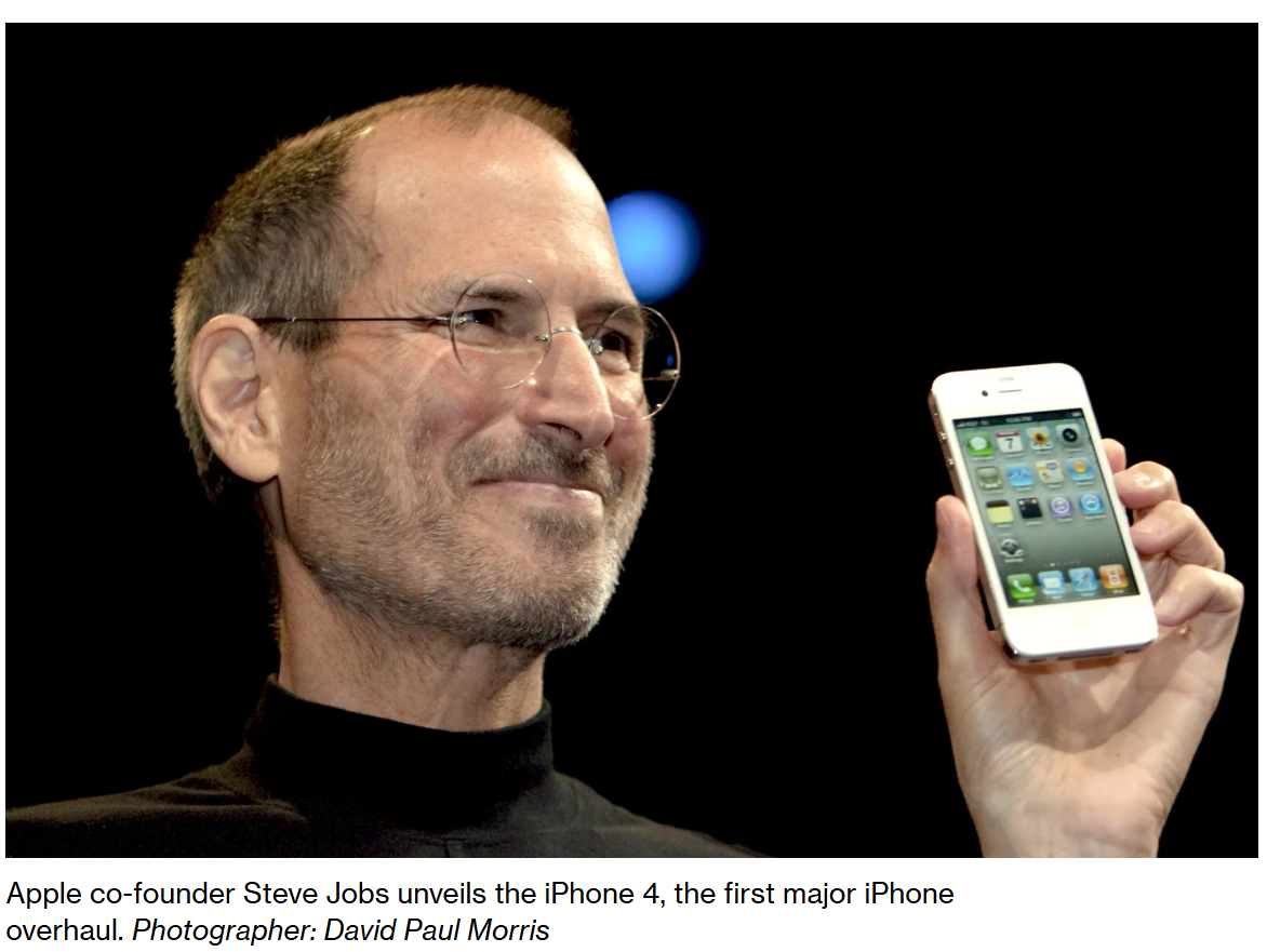 Apple 聯合創辦人 Steve Jobs 正式發佈 iPhone 4,標誌住 iPhone 系列首次重大改版。(資料來源:Bloomberg / 攝影師:David Paul Morris)