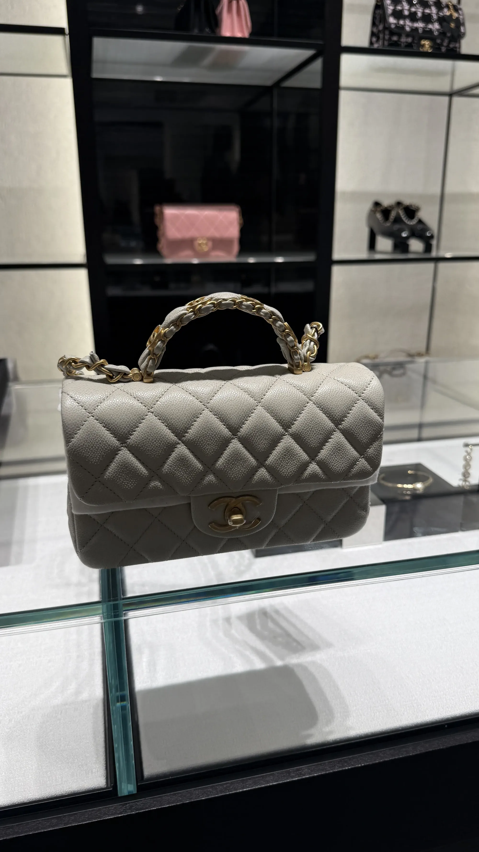 CHANEL 牛皮Calfskin Mini Flap Bag(資料來源：5News編輯部)