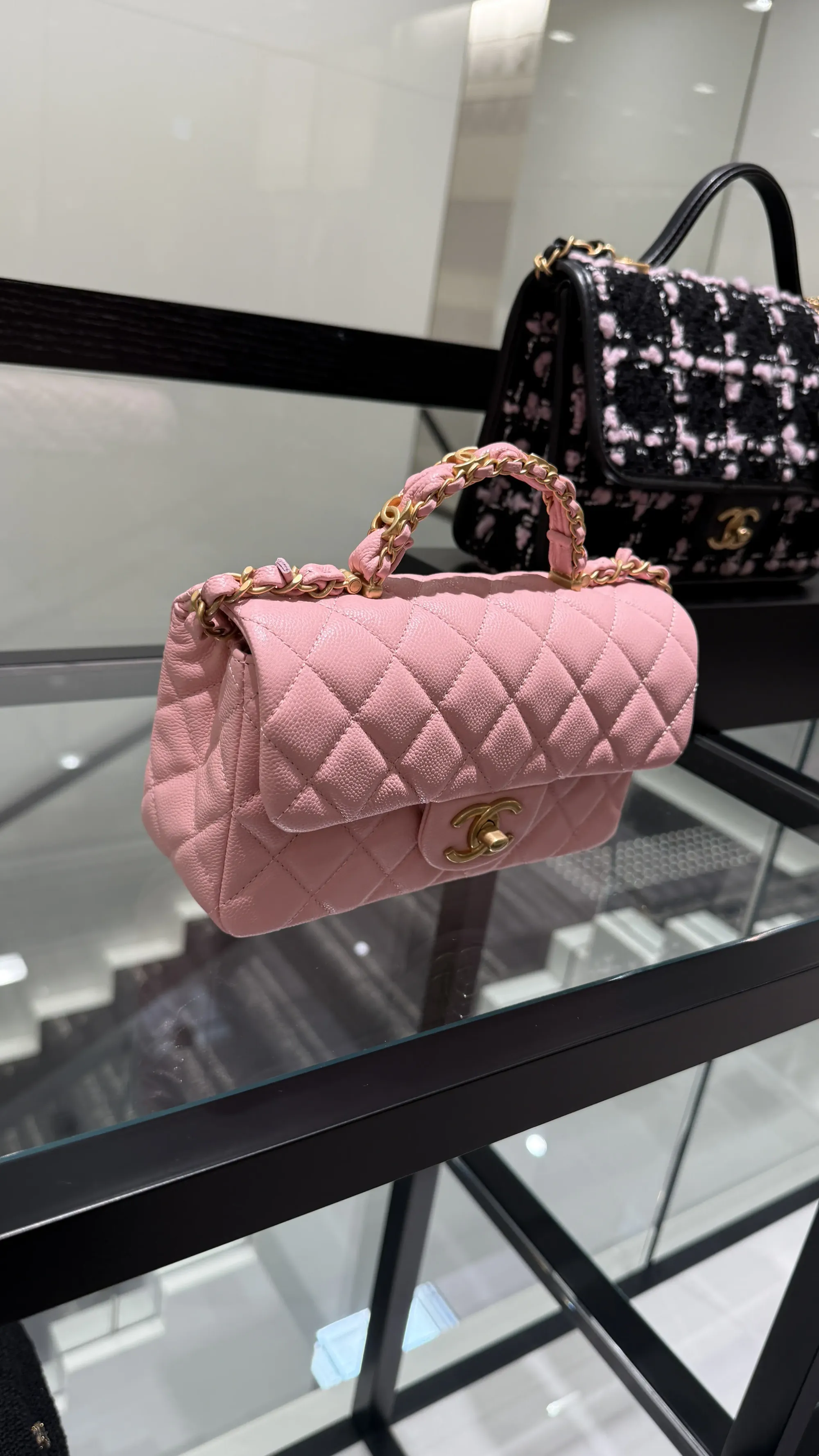 CHANEL 牛皮Calfskin Mini Flap Bag(資料來源：5News編輯部)