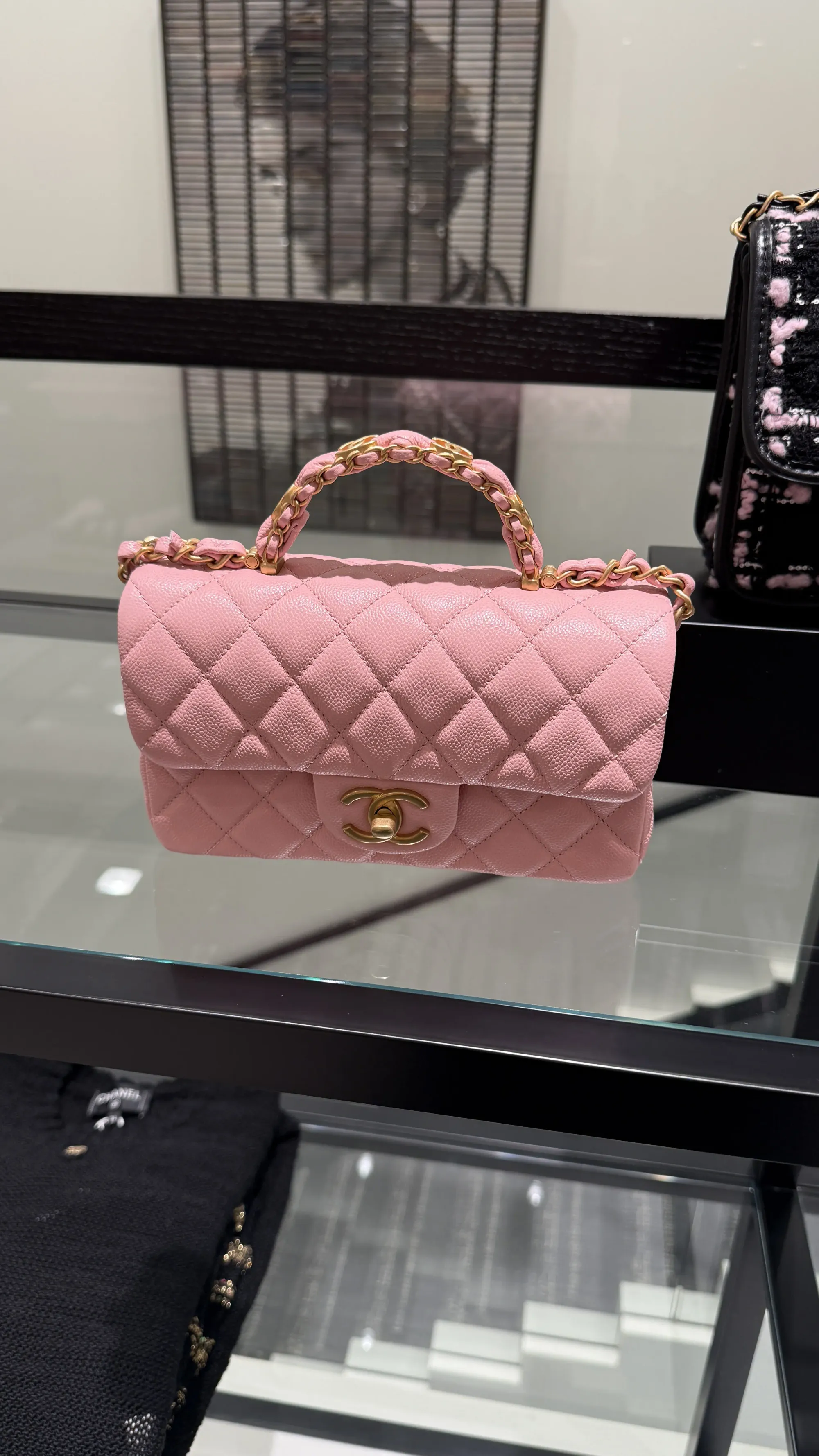 CHANEL 牛皮Calfskin Mini Flap Bag(資料來源：5News編輯部)