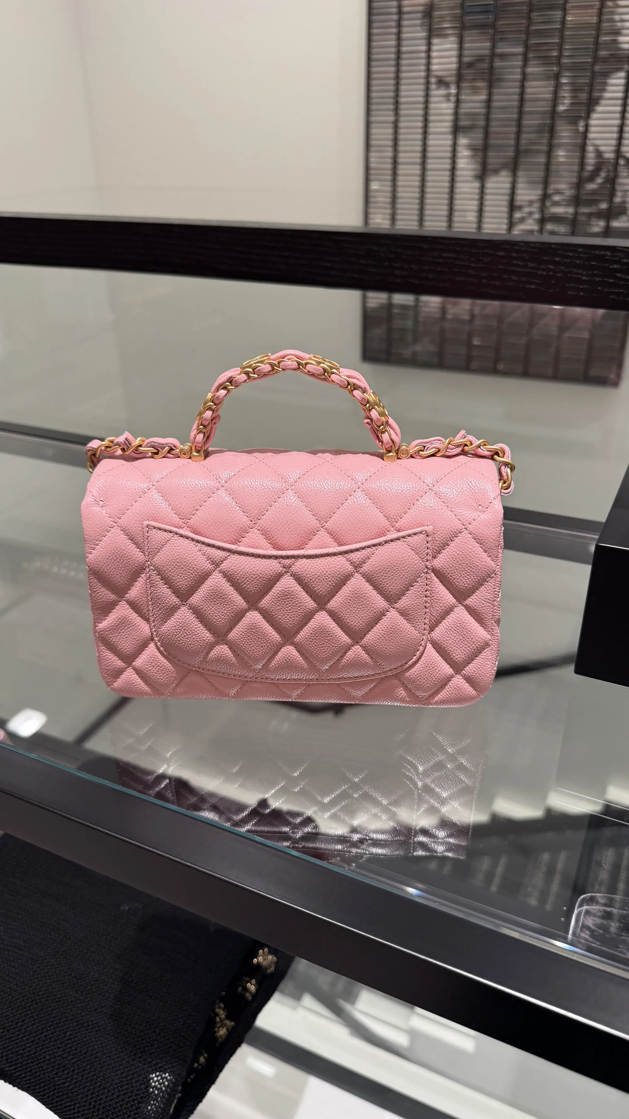 CHANEL 牛皮Calfskin Mini Flap Bag(資料來源：5News編輯部)