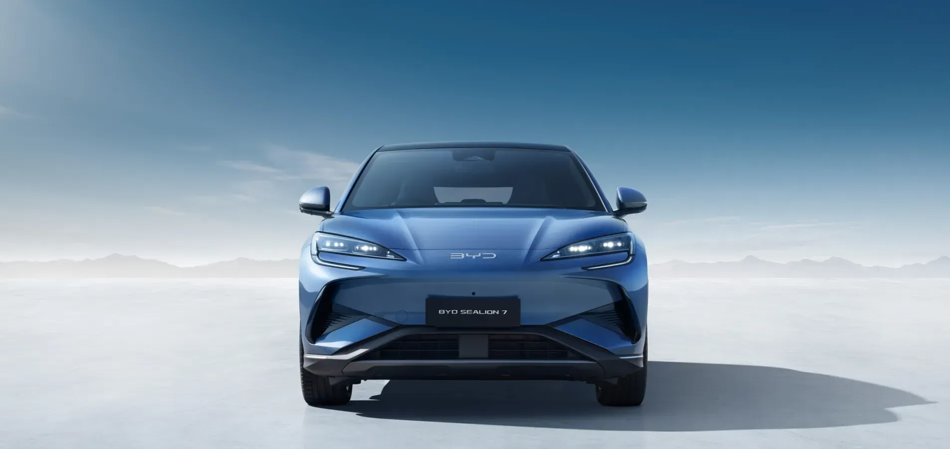 BYD SEALION 7正面 view，超霸氣。(資料來源：BYD官方網站)