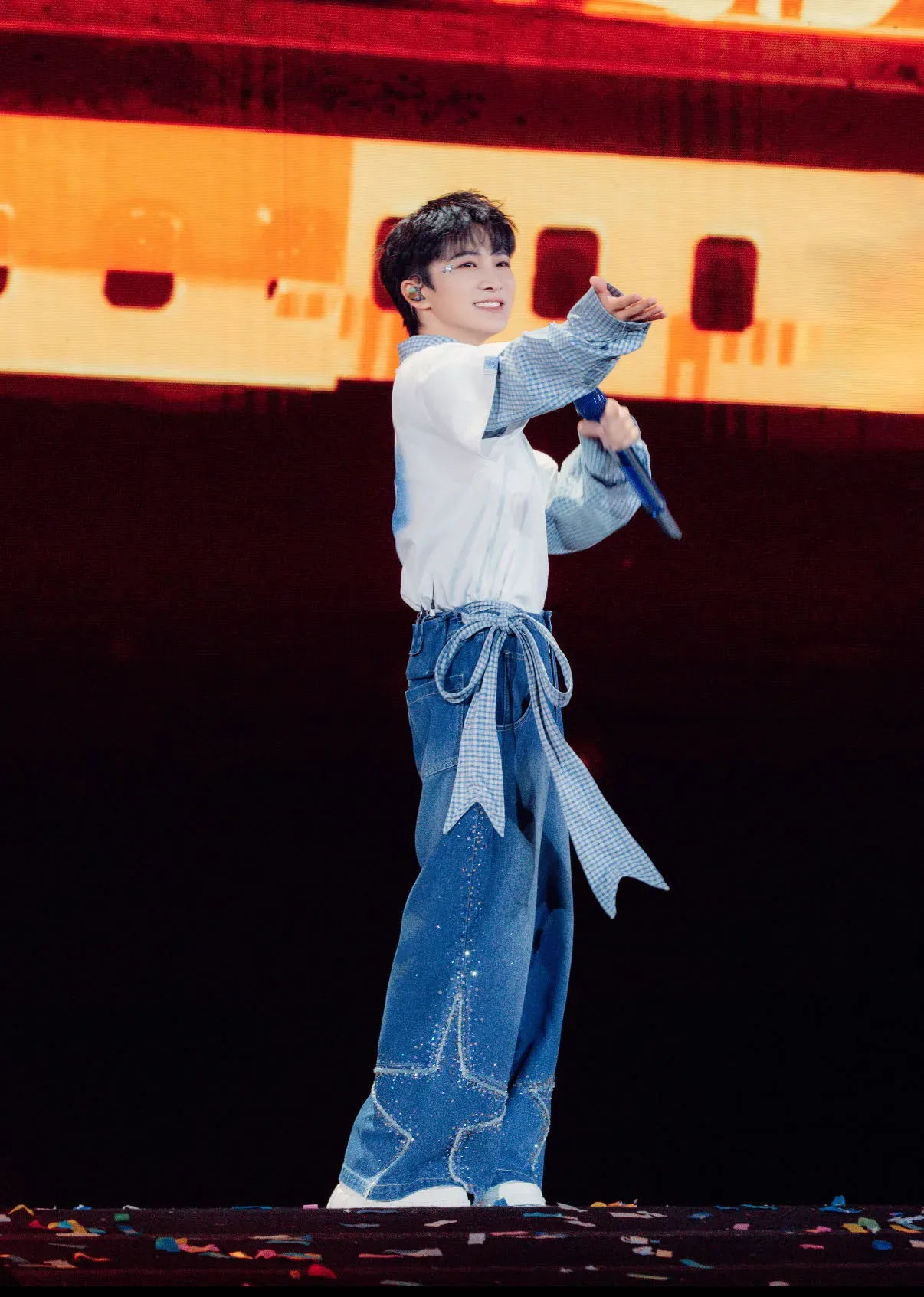 周深2025「深深的」巡迴演唱會·香港站 跨年紀念場 (一文睇清：售票安排+優先搶飛+歌單+交通+禁帶物品)(持續更新-優先購票安排)