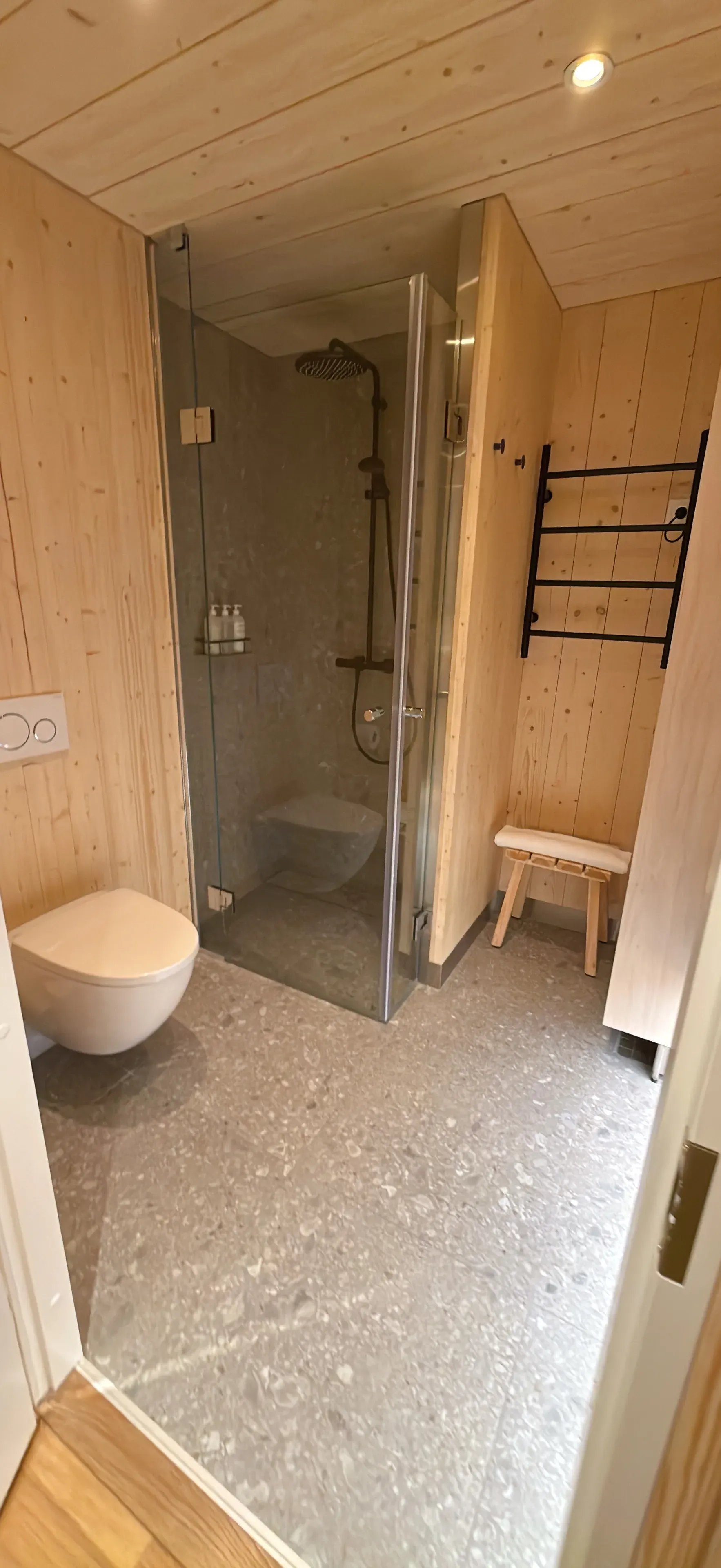 芬蘭Levi玻璃屋|漫天星空 Jacuzzi 北極光舞動 馴鹿陪食飯✨❄️💑