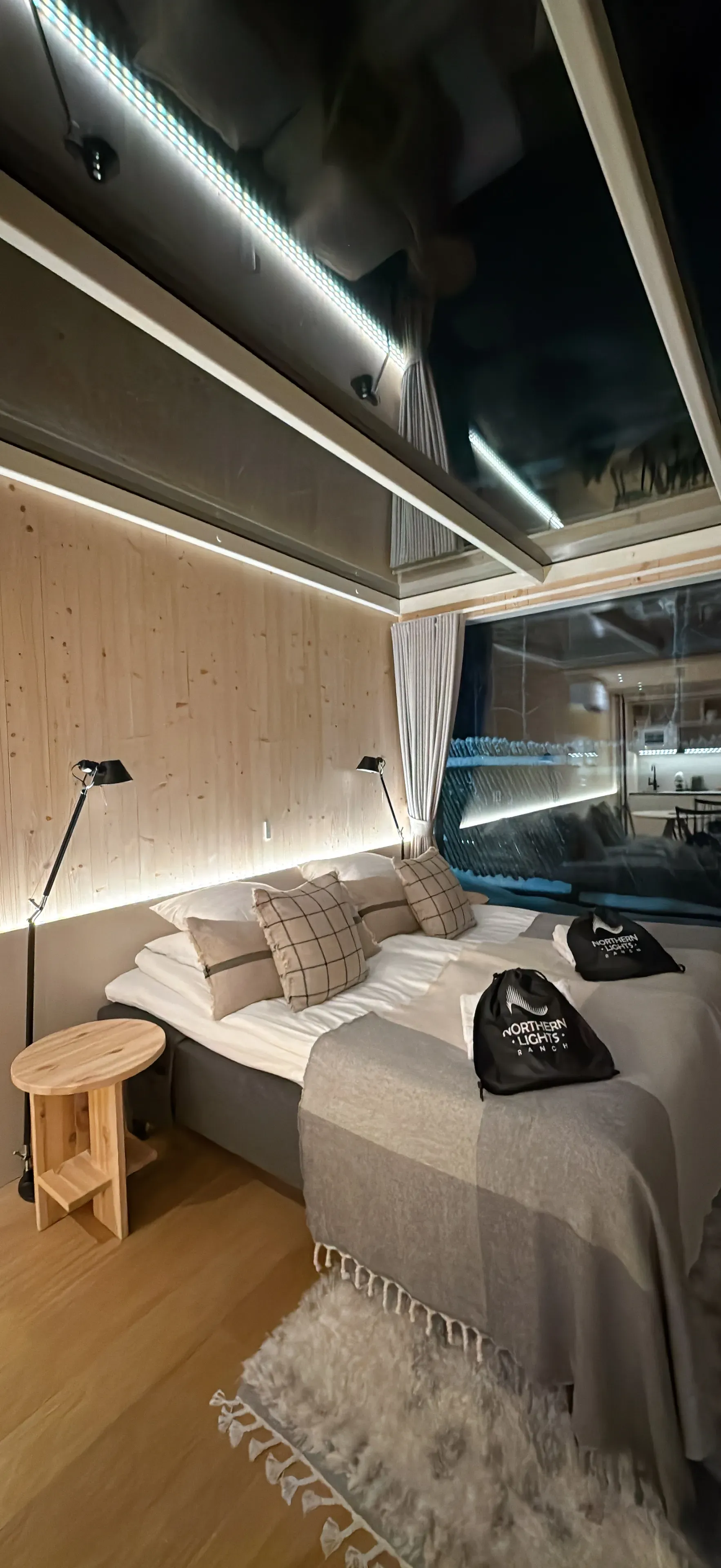 芬蘭Levi玻璃屋|漫天星空 Jacuzzi 北極光舞動 馴鹿陪食飯✨❄️💑