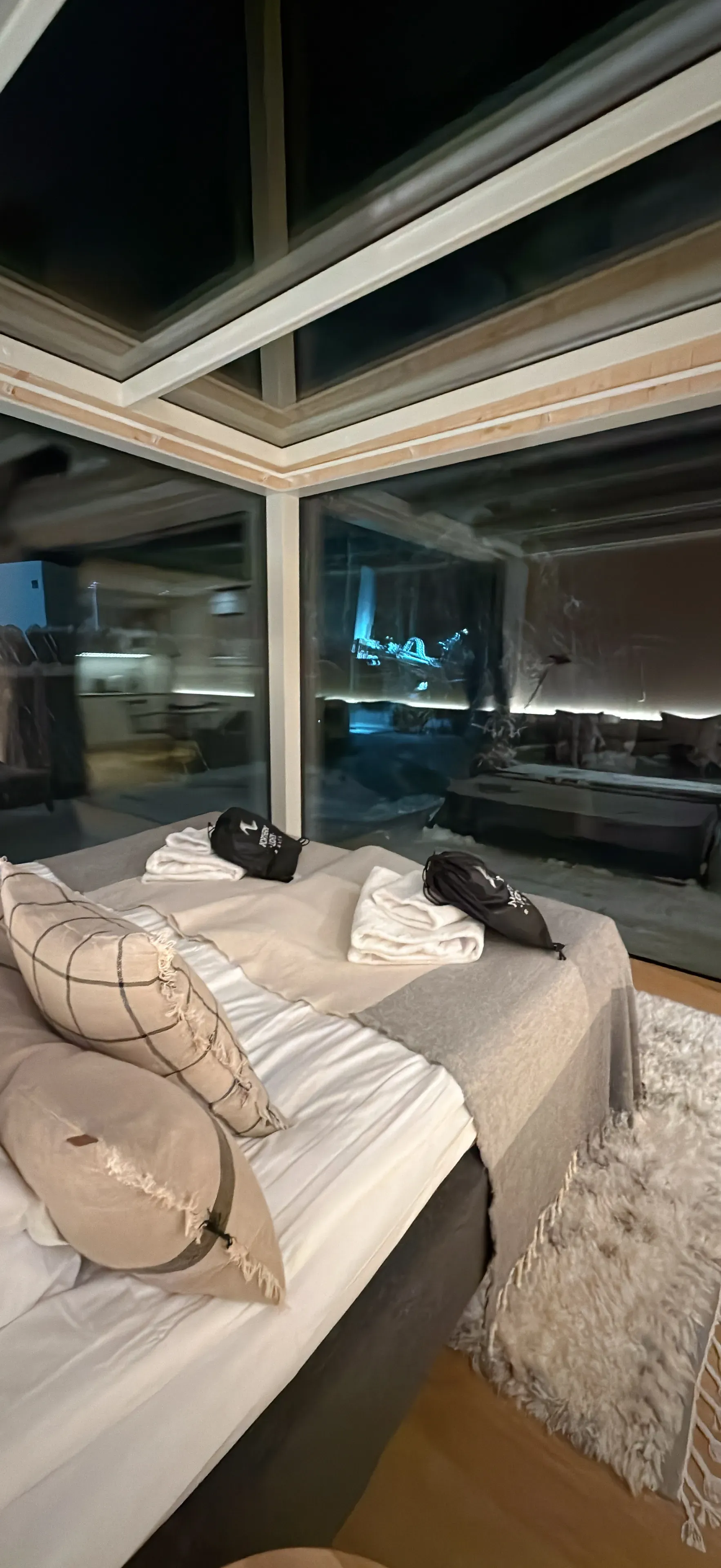 芬蘭Levi玻璃屋|漫天星空 Jacuzzi 北極光舞動 馴鹿陪食飯✨❄️💑