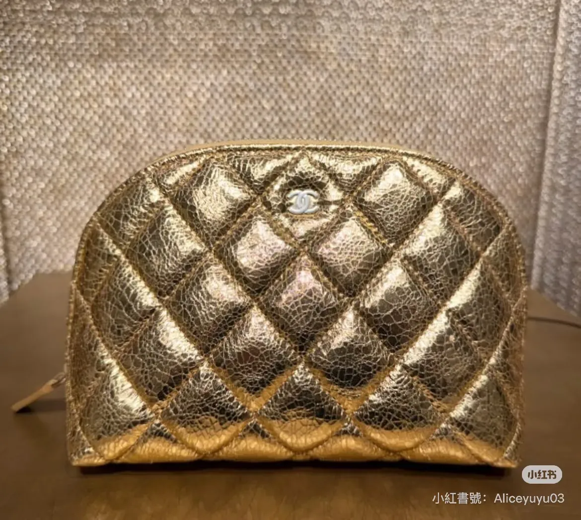 CHANEL 26X 化妝袋。(資料來源：社交平台)