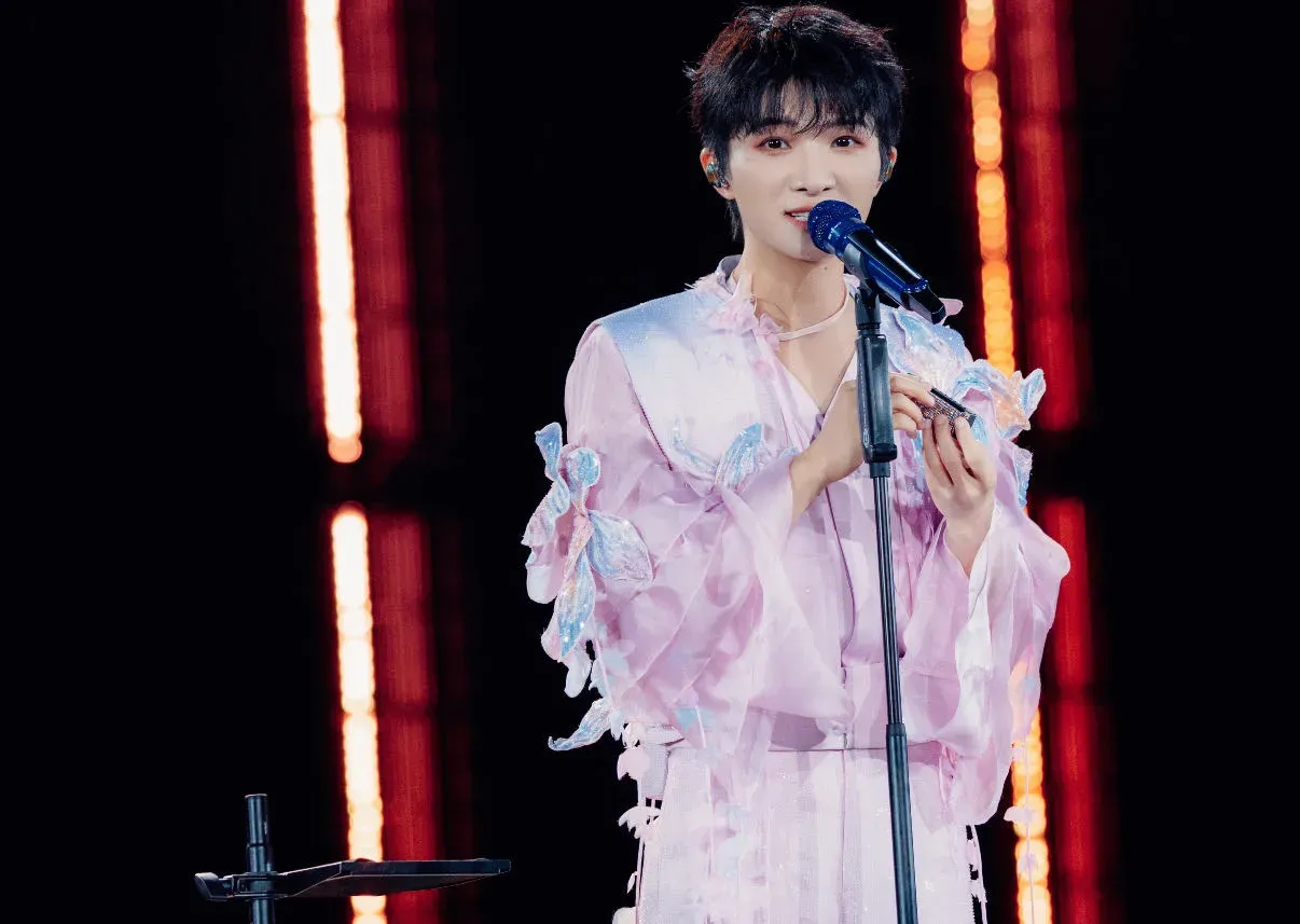 周深2025「深深的」巡迴演唱會·香港站 跨年紀念場 (一文睇清：售票安排+優先搶飛+歌單+交通+禁帶物品)(持續更新-優先購票安排)