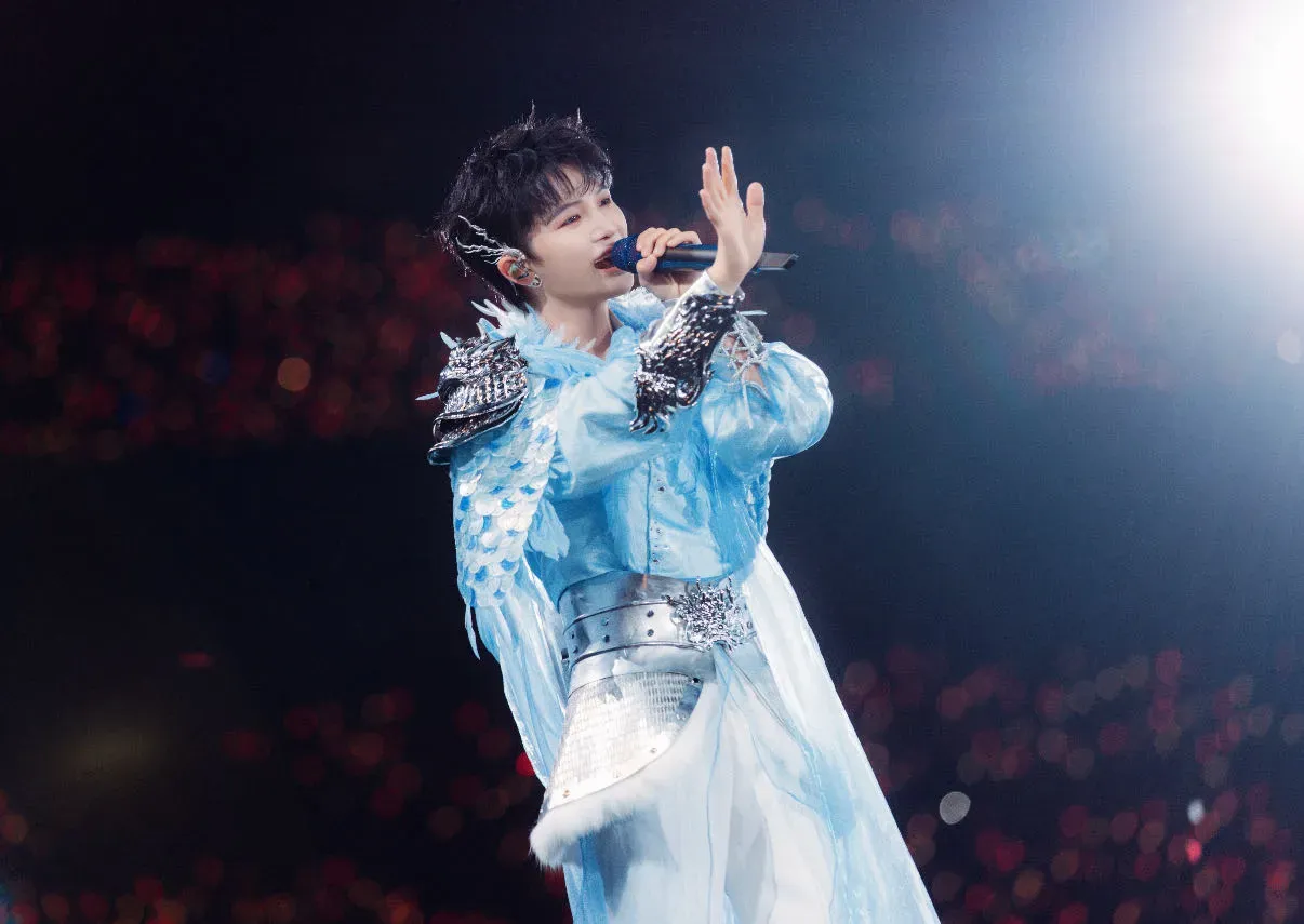 周深2025「深深的」巡迴演唱會·香港站 跨年紀念場 (一文睇清：售票安排+優先搶飛+歌單+交通+禁帶物品)(持續更新-優先購票安排)