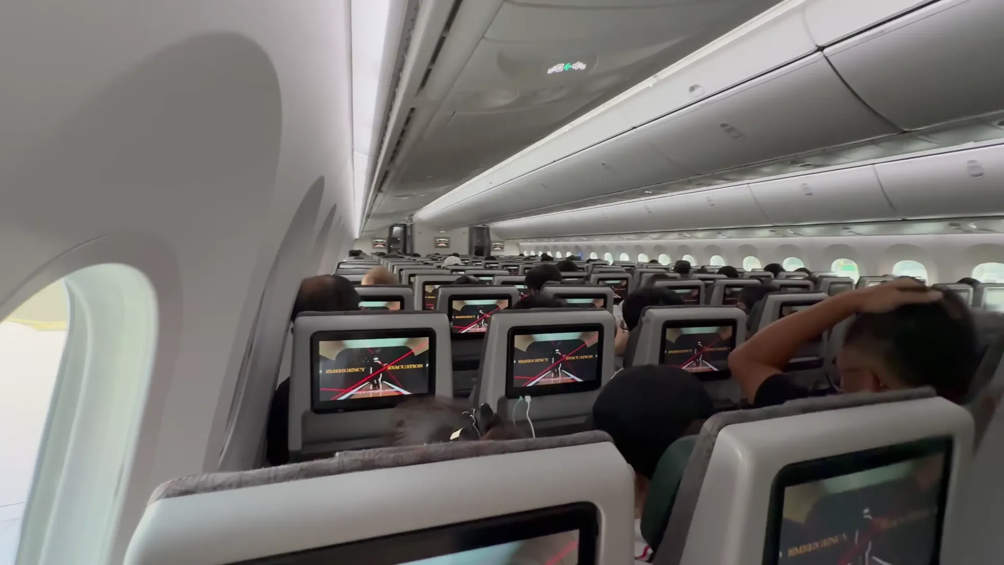 起飛後服務流程：節奏偏快，但冇「求其」