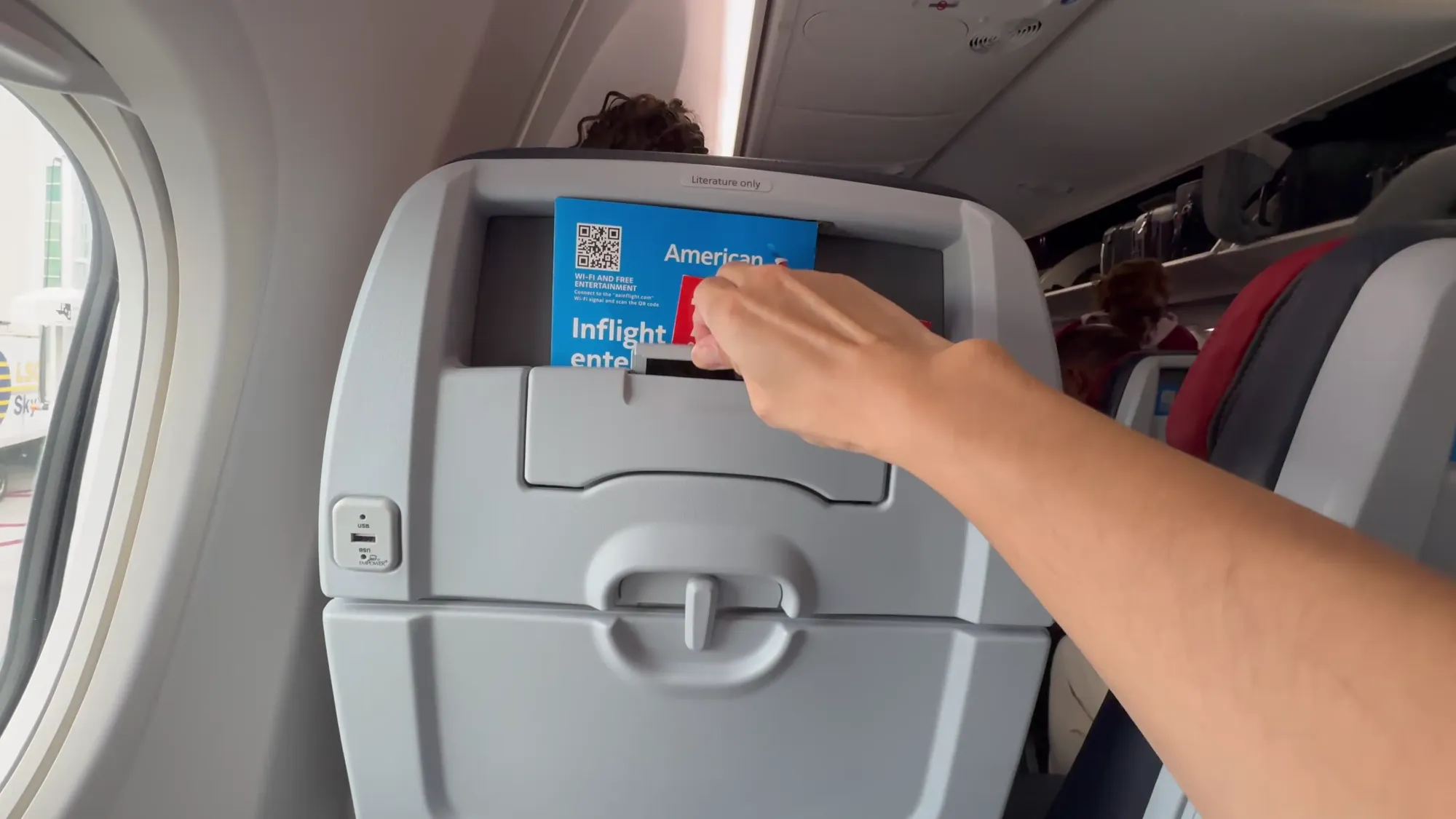 737 MAX 8 新款經濟艙:輕量化、靠自己裝置