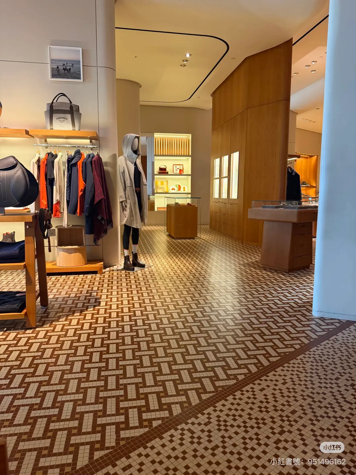 Hermès Ala Moana Center&nbsp;位於夏威夷大型商場內，客源以旅客為主