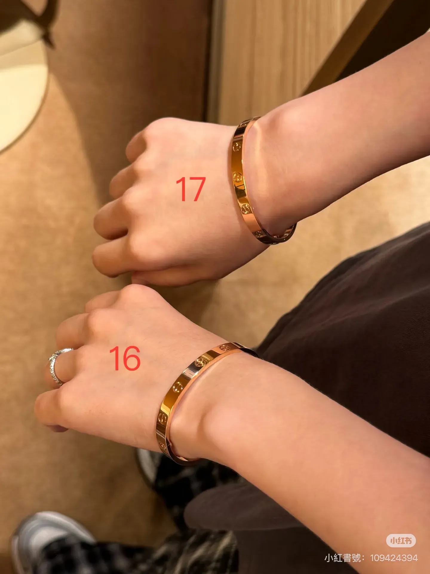 Love 16 vs 17佩戴示意，垂下。