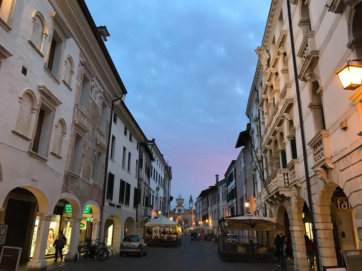 意大利東北部城市 Pordenone,今次離奇竊案發生地。賊人從住宅撬窗入屋,翻箱倒籠尋找財物。