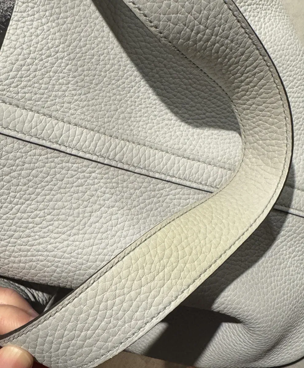 白色系 Picotin 手柄發黃情況