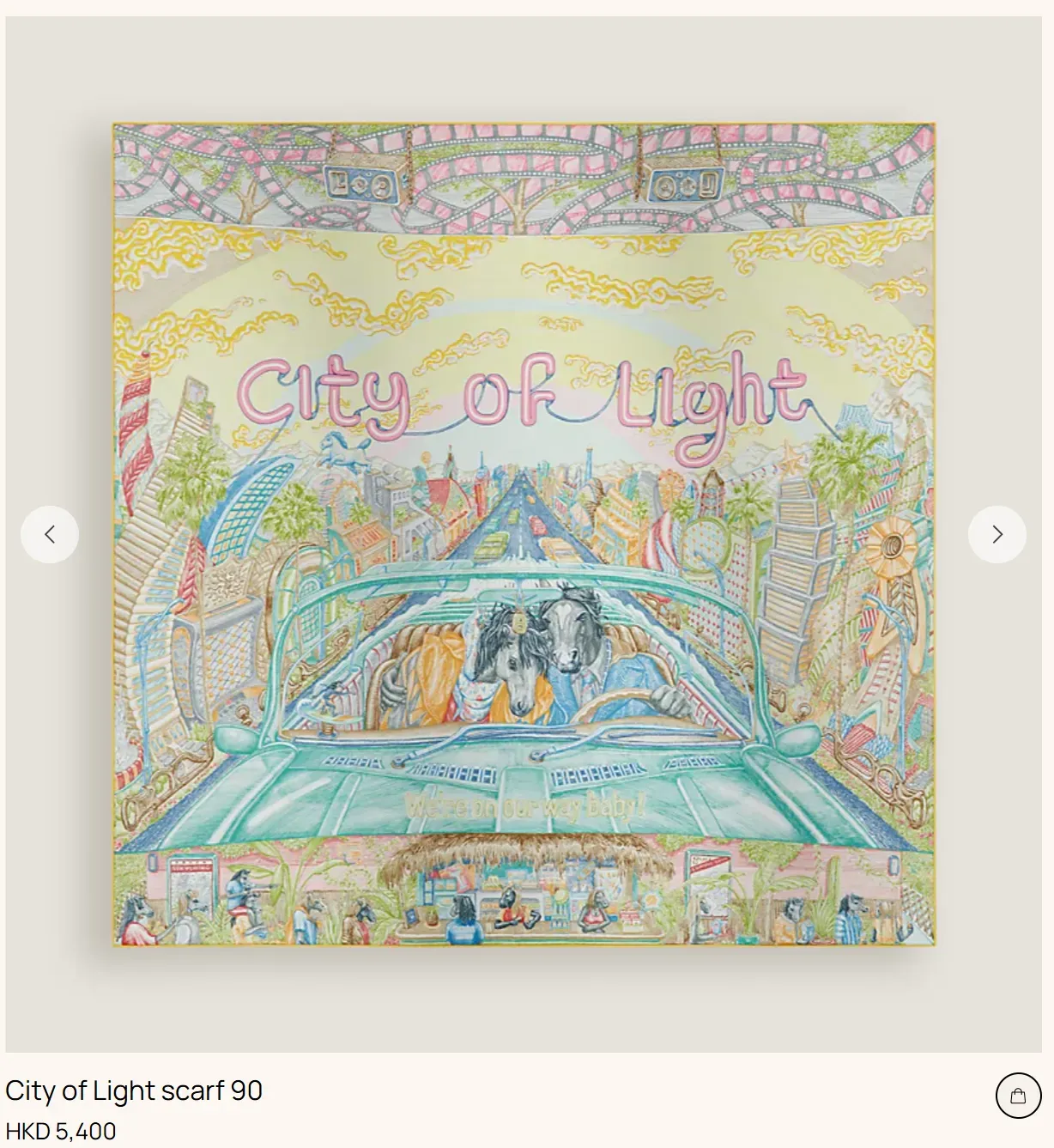 City of Light scarf 90(HKD 5,400)。真絲斜紋(100% silk)配手工捲邊設計。90 尺寸作為 Hermès 經典方巾,完整呈現圖案構圖與色彩層次,體現品牌一貫嘅插畫敘事風格與設計語言。
