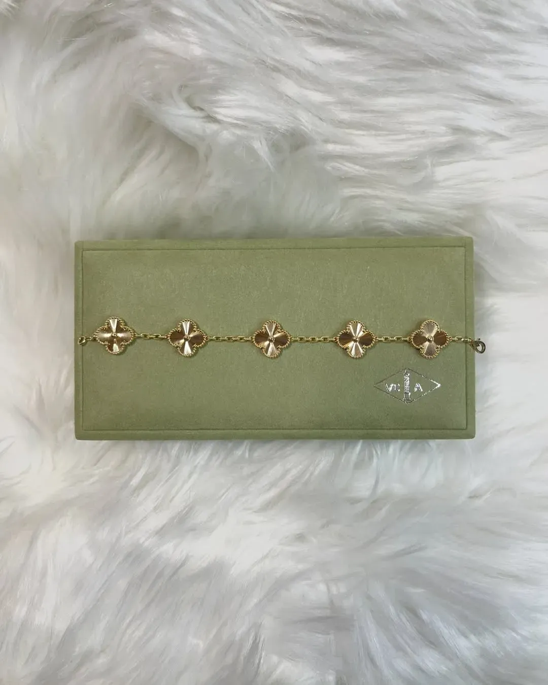 鐳射款實拍圖，光照下閃亮