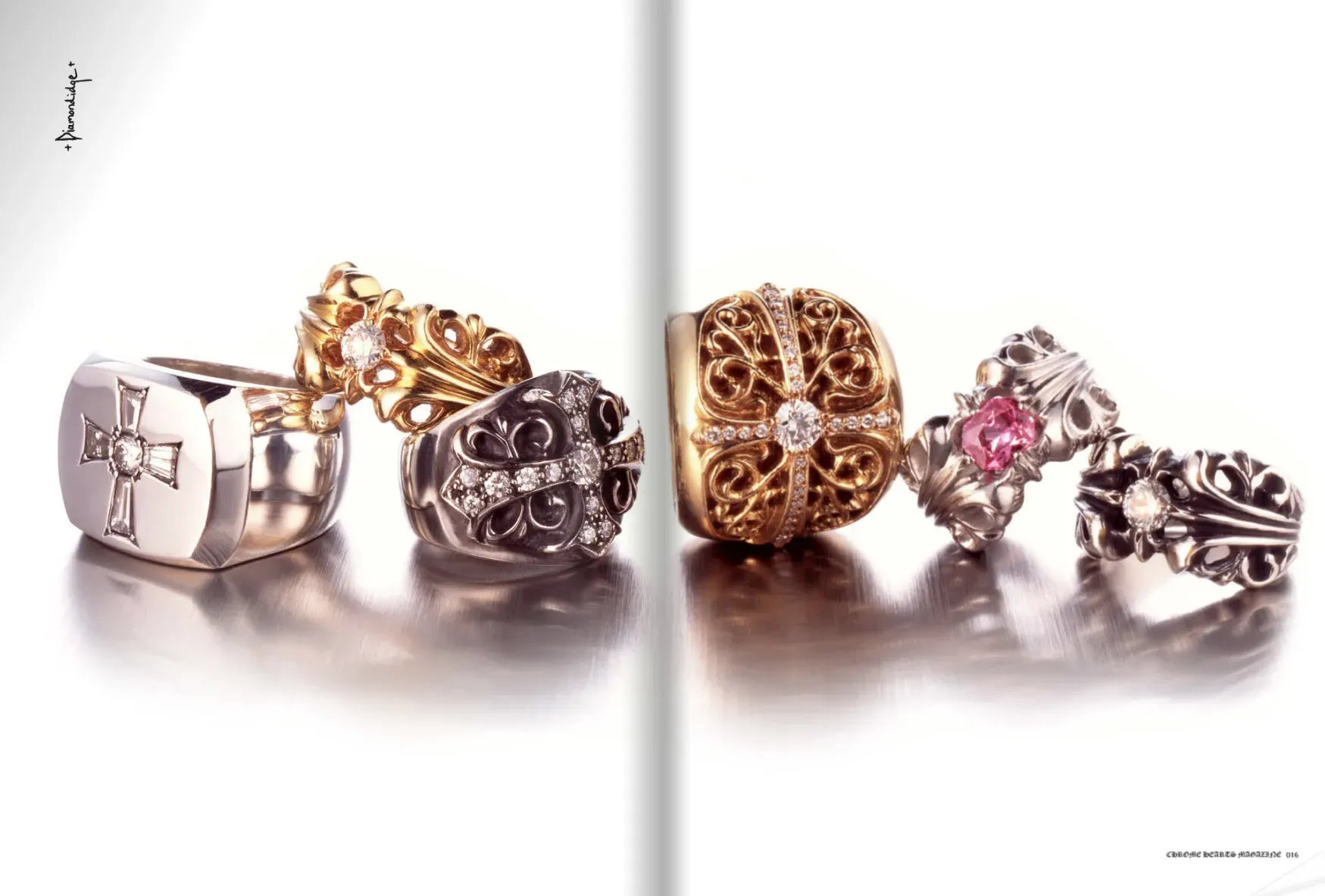 飾品材質多元，包括&nbsp;925&nbsp;純銀、22K&nbsp;黃金、18K&nbsp;白金，並鑲嵌鑽石與寶石。