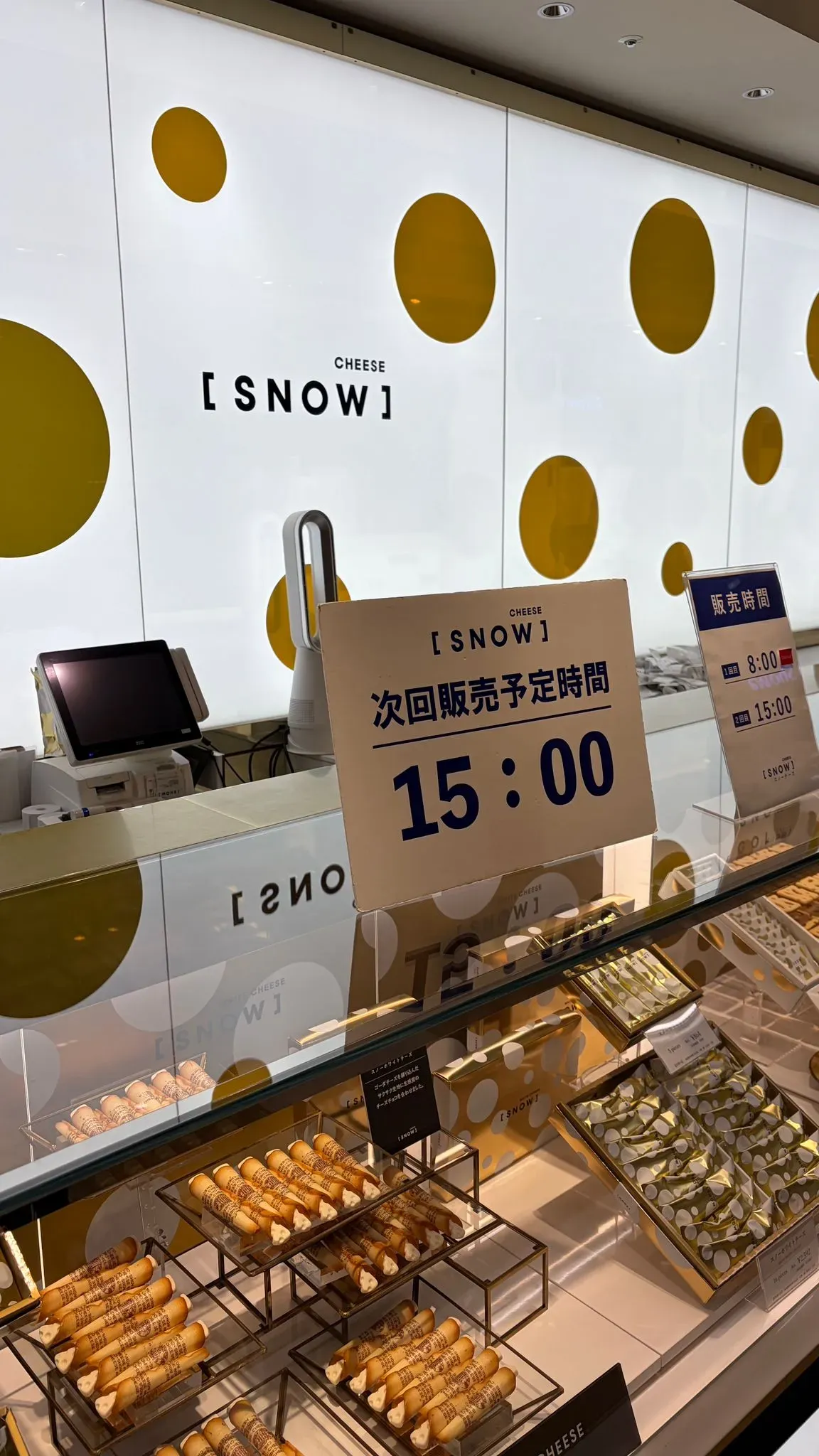 SNOW CHEESE 官方櫃位顯示 Sold Out,不少旅客只能空手離開