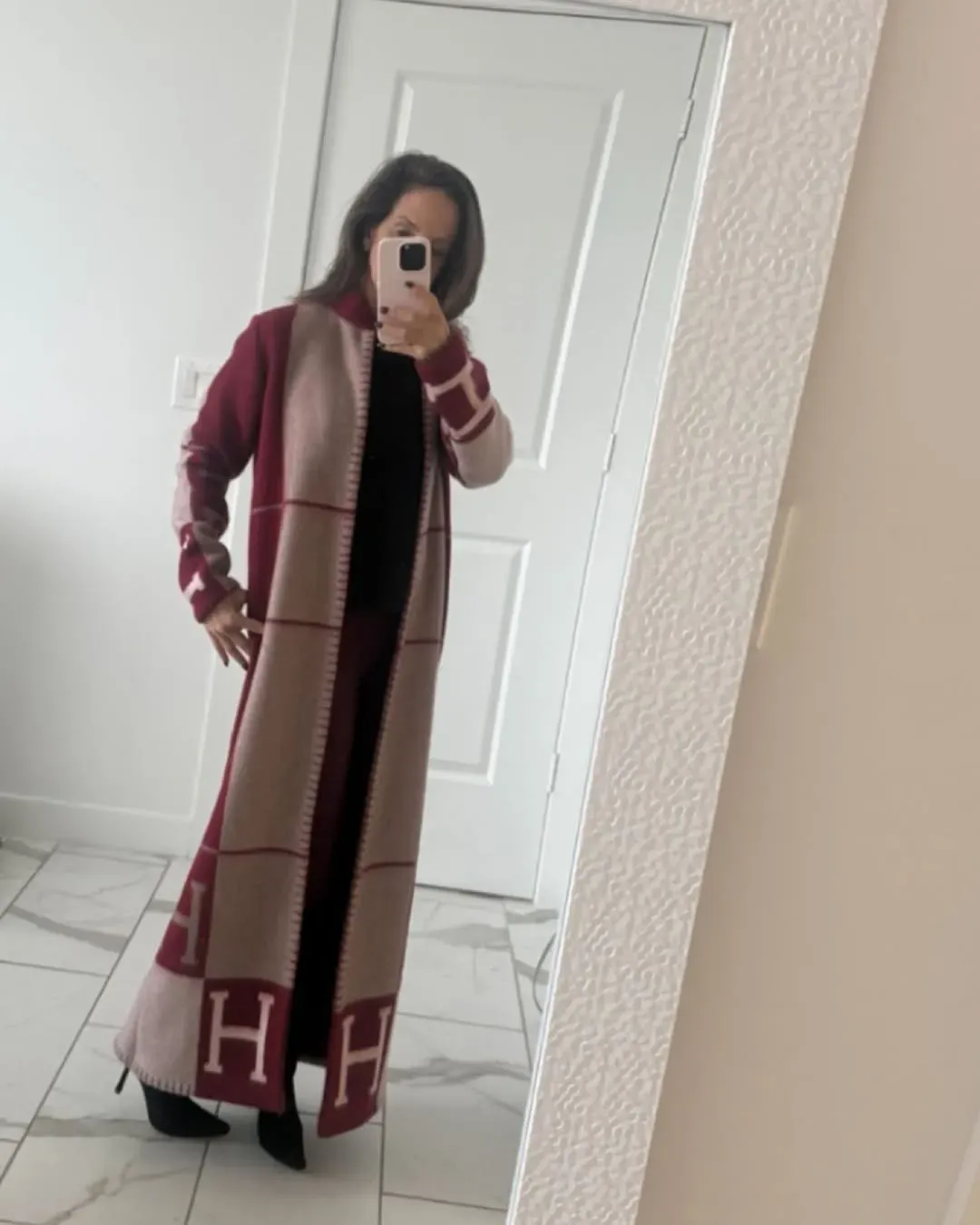 歐洲第三方品牌以&nbsp;Hermès&nbsp;毛毯改製外套示例