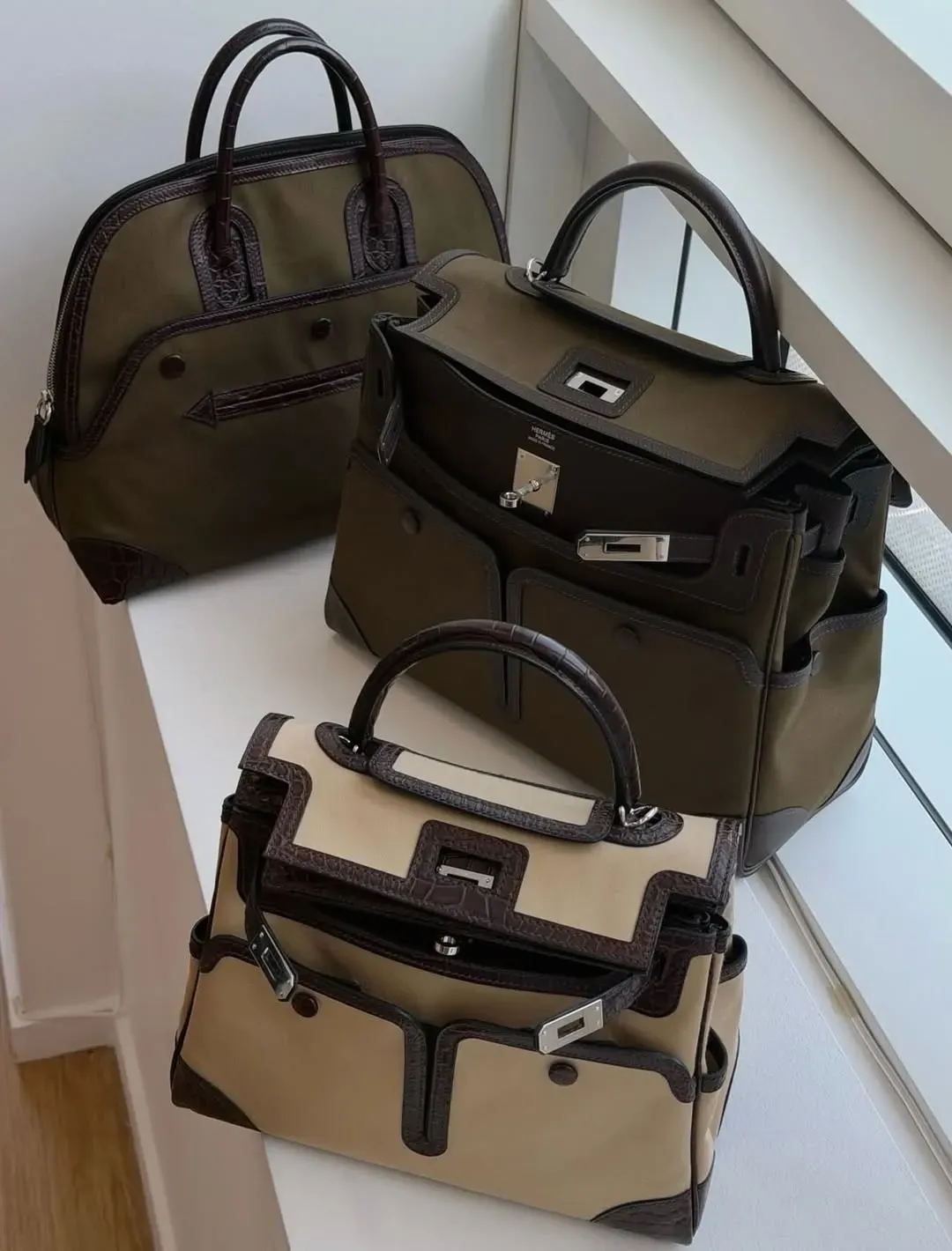 初看之下似乎係全新「Cargo Kelly」款式，但其實只係一個可拆式外層保護套設計。