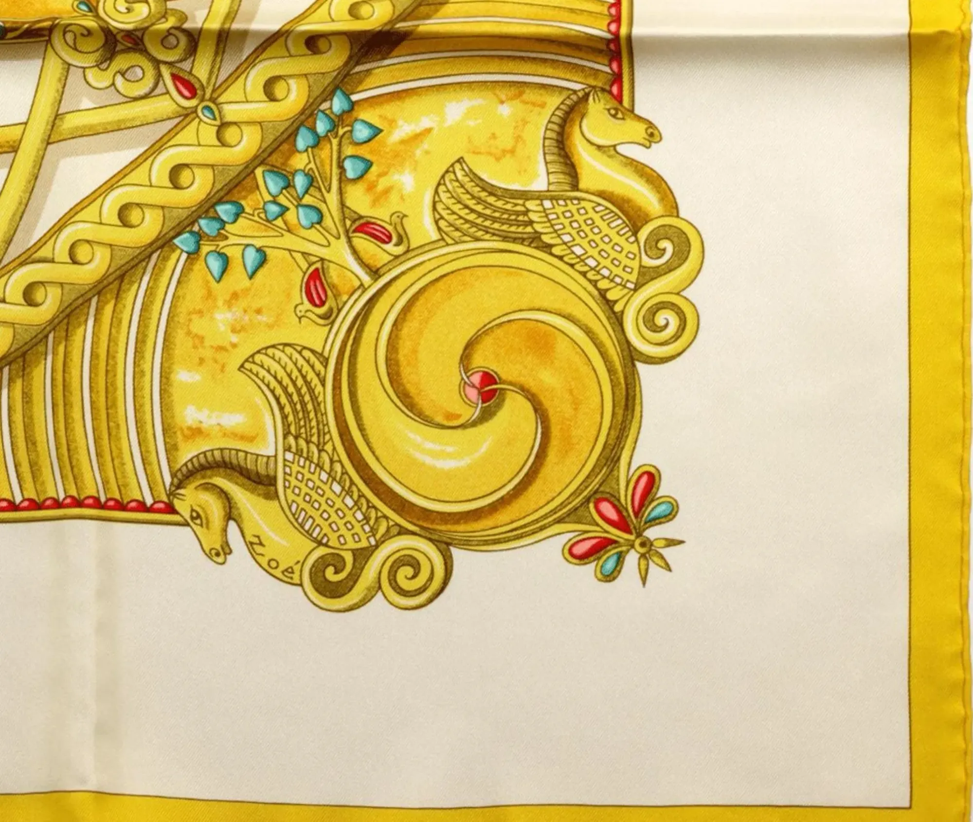 Hermès&nbsp;絲巾&nbsp;Monnaies et Symboles des Parisii（Zoé Pauwels&nbsp;設計），圖案中可以見到簡化簽名「Zoé」。