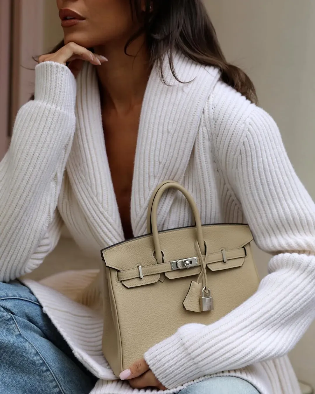 Birkin 25 –&nbsp;日常外出已足夠圖片示意&nbsp;Birkin 25&nbsp;日常外出使用，可放縮骨傘、水樽及基本隨身物品。