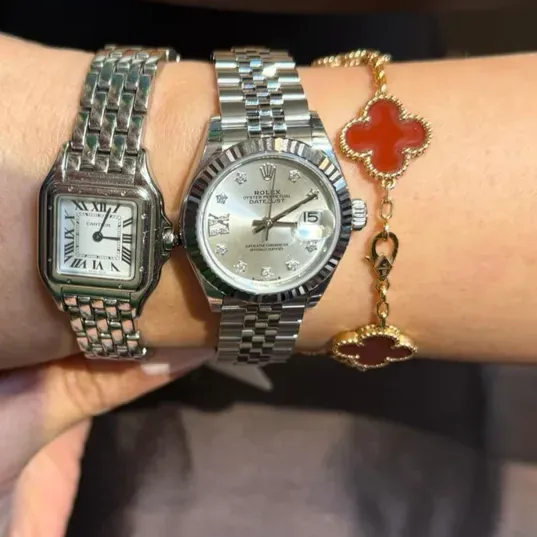 網民實際佩戴情況：已配戴&nbsp;Cartier Panthère，同時試戴&nbsp;Rolex Lady-Datejust 2025 Silver Star Diamond Dial Fluted Bezel Stainless Steel Jubilee（實物）