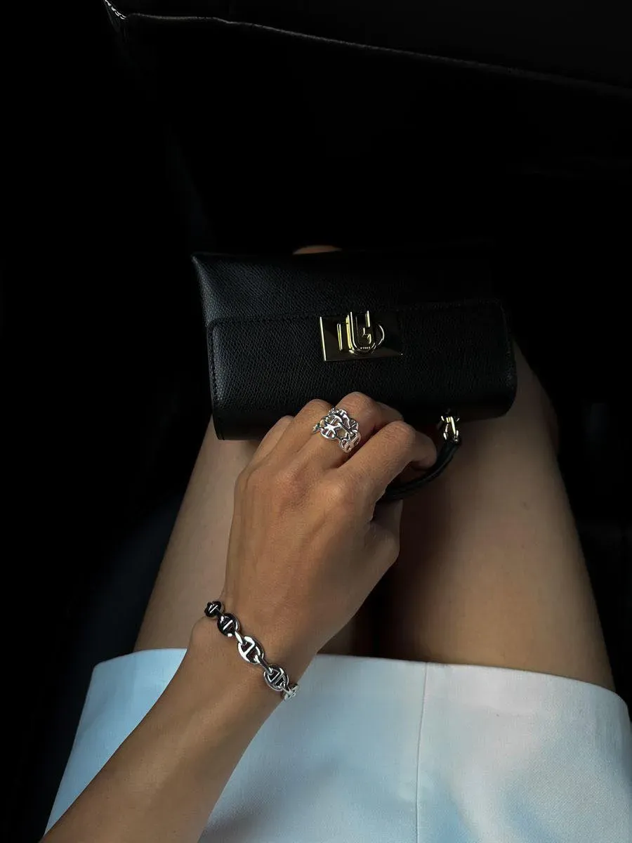 有用家查詢喺&nbsp;Hermès&nbsp;購買銀製珠寶對累積&nbsp;Quota Bag（QB，即&nbsp;Birkin、Kelly、Constance&nbsp;等熱門袋款）入手機會嘅影響。