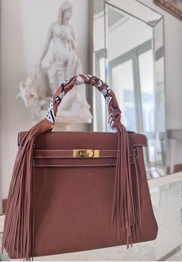 Barenia Faubourg 係 Hermès 喺 2017 年推出嘅皮革