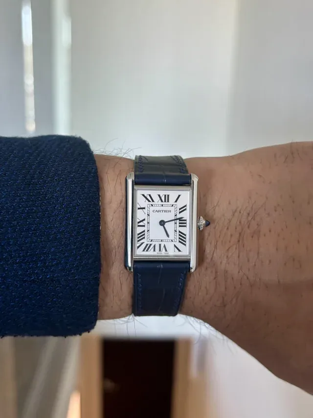 有用家認為&nbsp;Cartier Tank&nbsp;之所以長期受歡迎，在於其設計歷久不衰，具備明確而持續嘅吸引力。