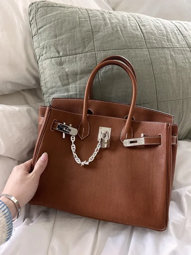 有用家表示，Barenia／Barenia Faubourg&nbsp;皮革出現刮痕屬常見現象，亦會隨時間令手袋更具層次感。不過，佢對明顯凹痕較為在意，並指出自己持有嘅&nbsp;B30 Barenia Faubourg&nbsp;結構仍然保持良好（未見凹陷或明顯下垂）。同時亦提到，如果今次放棄，未必容易再遇到同類皮革嘅入手機會。