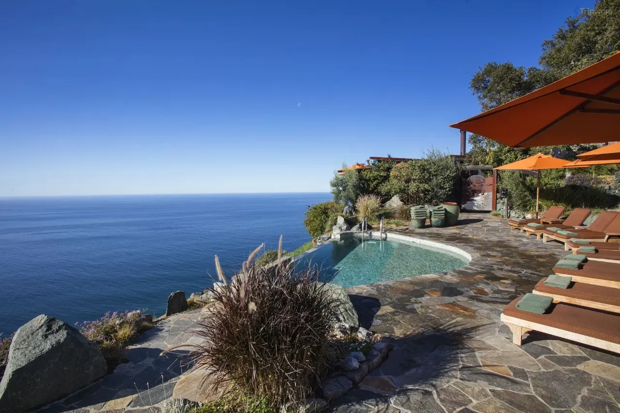 Infinity pool&nbsp;面向太平洋海景。