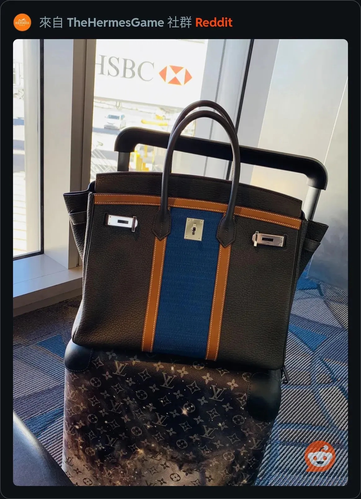 Birkin 35 –&nbsp;容量充足但存在感較強圖片示意&nbsp;Birkin 35&nbsp;容量較大，適合工作或旅行，但整體存在感亦較明顯。