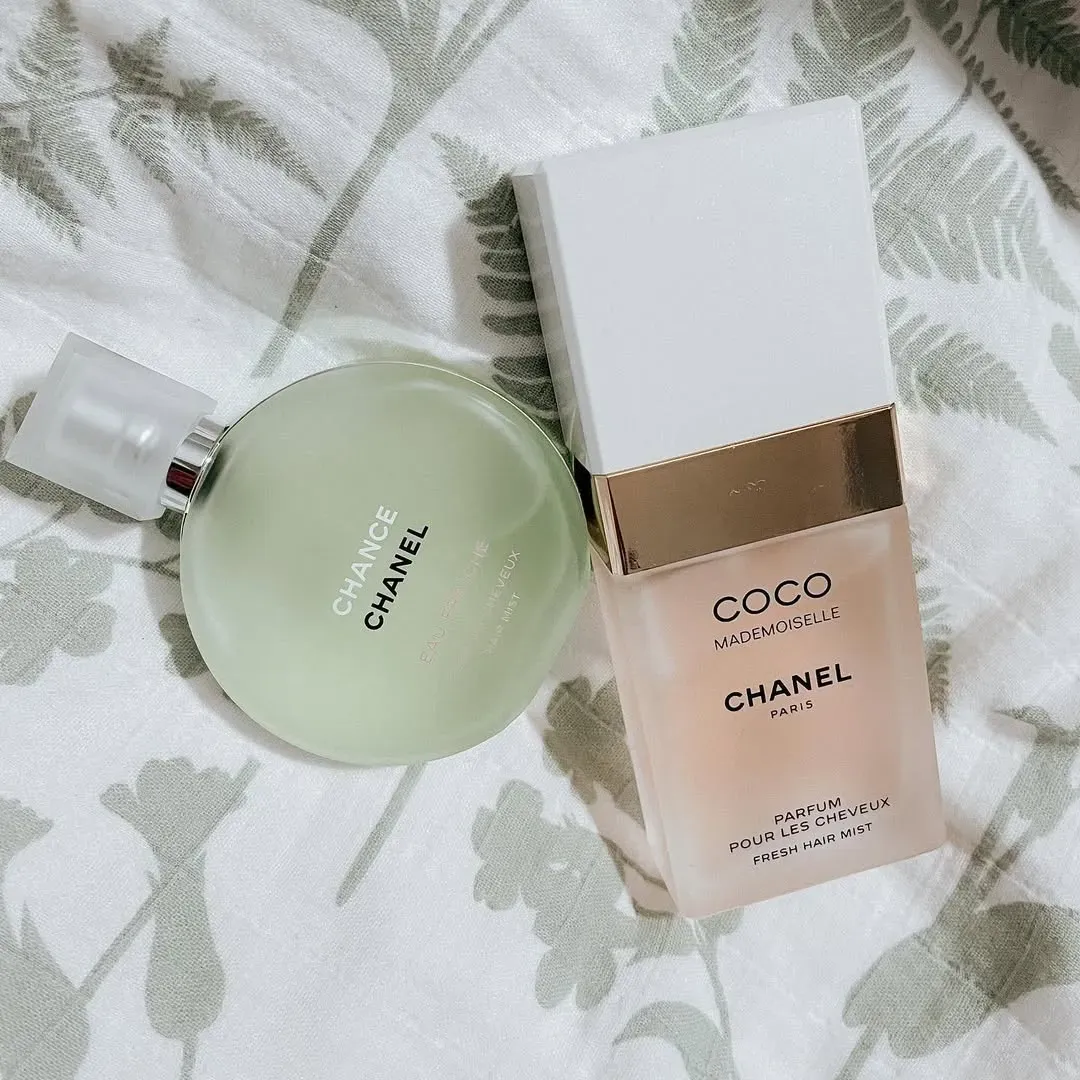 網民分享自己會按場合選用唔同&nbsp;Chanel&nbsp;髮香，例如日常偏好用綠色&nbsp;Chance Eau Fraîche，感覺清新自然；而外出食飯或較正式場合，則會選擇&nbsp;Coco Mademoiselle，營造較優雅成熟嘅香氣。