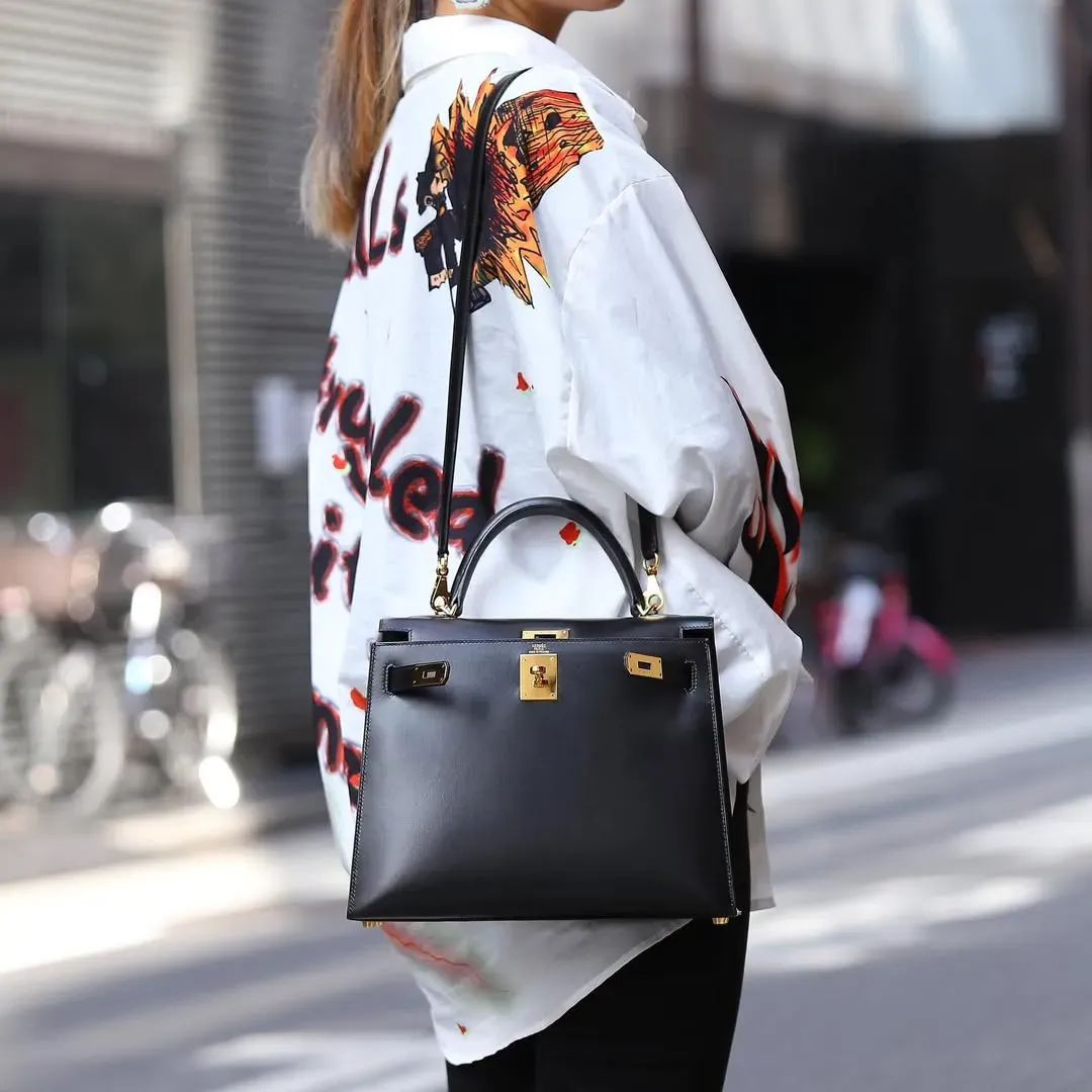 Kelly 28 –&nbsp;最實用&nbsp;Kelly圖片示意&nbsp;Kelly 28&nbsp;空間寬敞，適合上班或長時間外出，被不少用家視為最實用尺寸。