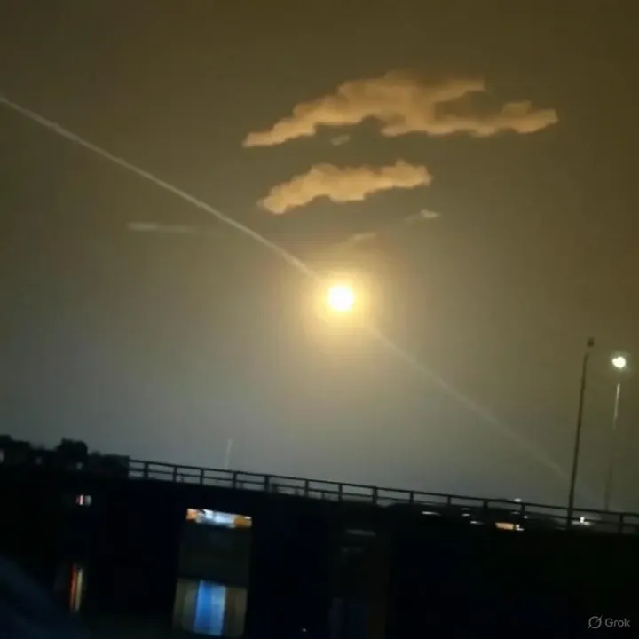 UFO|網民熱議山東飛行物墜落事件(附:原裝影片) 🛸夜空爆炸 疑UFO相撞？(資料來源：35625210201@抖音) 