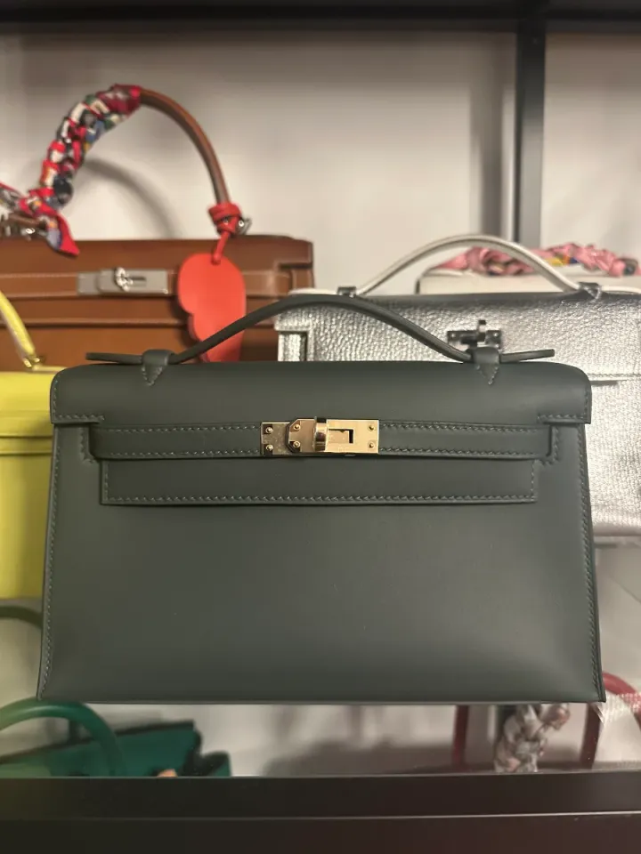 Hermès|Kelly Pochette二選一 Vert Mangrove vs Vert D’eau。(資料來源：社交平台)